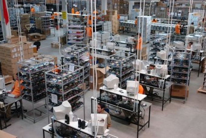 Fábrica da Positivo, maior fabricante brasileiro de PCs